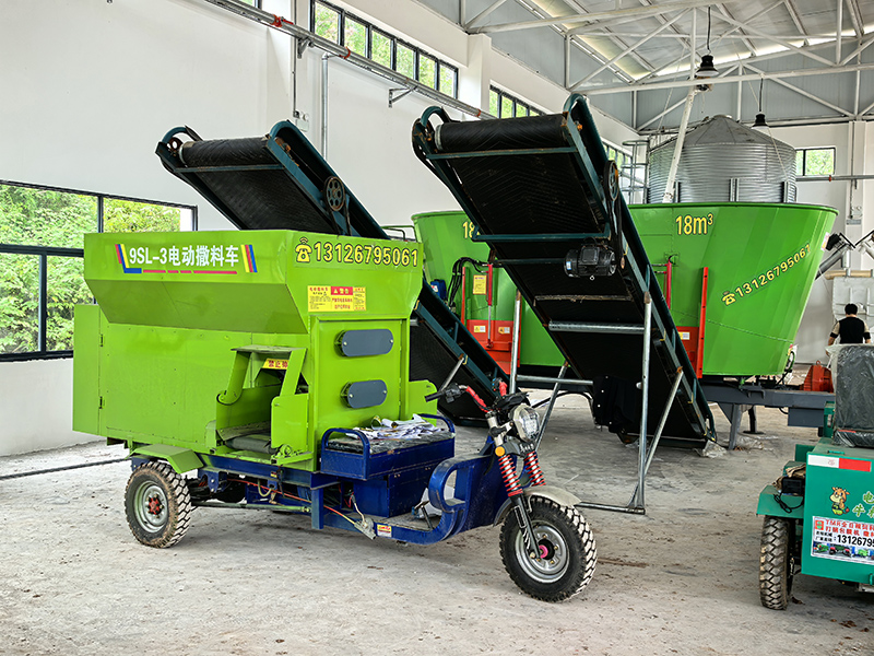 电动撒料车